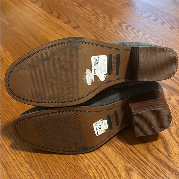 TOMS size 7.5 Gray Suede Ankle Boots - Picture 6 of 6